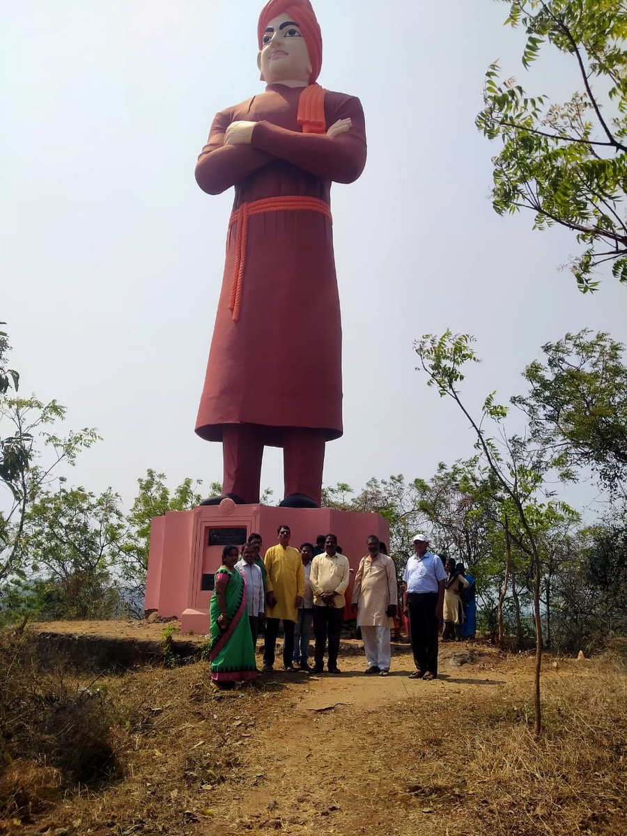 BjpKakinada's tweet photo. *_ప్రత్తిపాడు వివేకానంద సేవా సమితి_ *

ప్రత్తిపాడు వివేకానంద విగ్రహం సుమారు 29 సంవత్సరాలుగా రంగులు లేక విగ్రహం ఒక రూపురేఖలు కోల్పోయి,
విగ్రహం మరమ్మతులు చేసి రంగులు వేశారు 
 వివేకానంద సేవ సమితి సభ్యులు స్వామీజీలు RSS సభ్యులు విగ్రహం ప్రతిష్ట కార్యక్రమంలో పాల్గొన్నారు. https://t.co/cqjYznfMk5