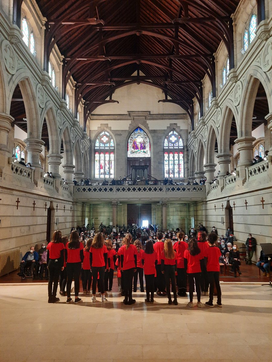 Zorroaga Fundazioa Umeen Abesbatzen XV Topaketaren bigarren kontzertua gozatu dugu. Gaur Hernaniko eta Legazpiko Musika Eskolen abesbatzak izan dira protagonistak.  Eliza jendez gainezka, musika zoragarria izan da. Mila esker partaide guztioi.