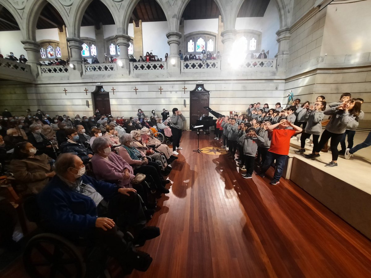 FZORROAGA's tweet photo. Zorroaga Fundazioa Umeen Abesbatzen XV Topaketaren bigarren kontzertua gozatu dugu. Gaur Hernaniko eta Legazpiko Musika Eskolen abesbatzak izan dira protagonistak.  Eliza jendez gainezka, musika zoragarria izan da. Mila esker partaide guztioi. https://t.co/hYluh6QJzZ