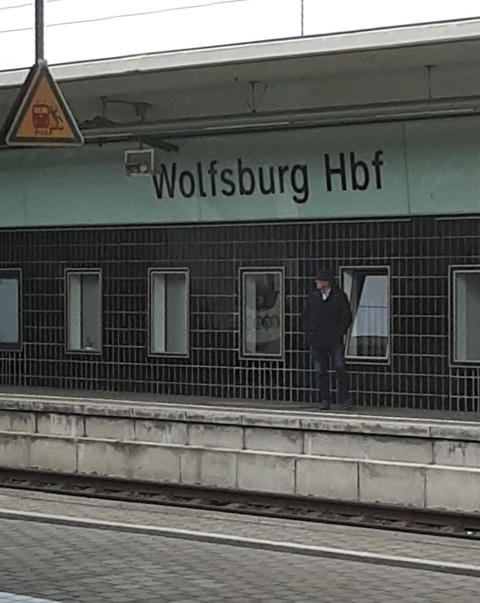 #1091 hat zwar fast eine Vollbrensung hingelegt, aber es hat es geschafft am Bahnsteig zum stehe zu kommen 😄