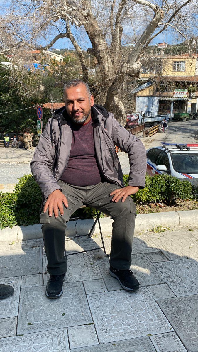 Eren, Hatay'da salça ve zeytinyağı üreticisi. Yıllardır bu tür ihtiyaçlarımı Eren’den alıyorum. Depremde evi zarar görse de çok şükür onun ve ailesinin sağlığı iyi durumda. Alışveriş yaparak ona destek olmak isterseniz numarasını buraya bırakıyorum:
Eren Uçar
0 (507) 624 20 36
