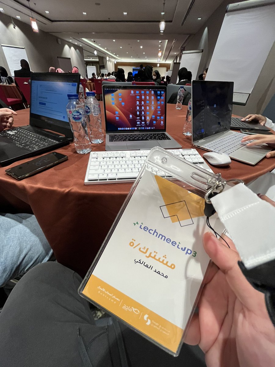 mokh08's tweet photo. 👀 #techmeetup3 https://t.co/cKQaSk5bQi