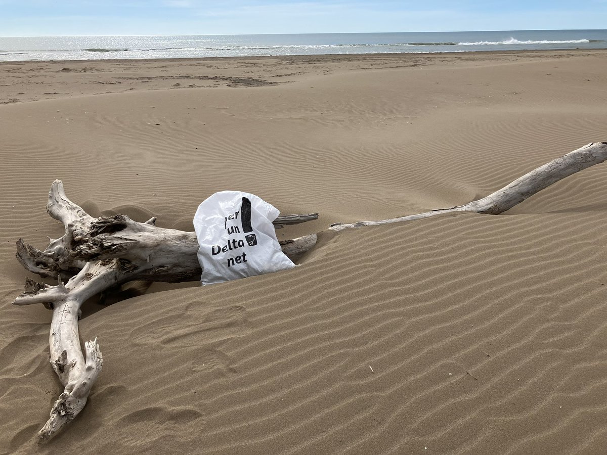 pereamposta's tweet photo. Protegir el #DeltadelEbre també és tindre’l net, per això som@uns quants els que avui hem participat en la campanya de neteja i recollida de brossa de les seves platges #PerunDeltaNet #Amposta #TerresdelEbre https://t.co/IPTBdncp1n