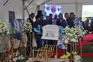 iDiskiTimes's tweet photo. Today, @RichardsBayFC_ had the funeral service for their fallen hero Siphamandla "Spepe" Mtolo. #RIPMtolo ๐
๐ธ @duke_robin https://t.co/ho8gJtnTY2