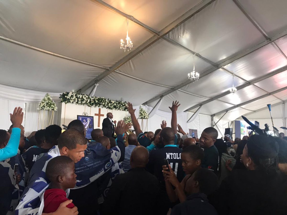iDiskiTimes's tweet photo. Today, @RichardsBayFC_ had the funeral service for their fallen hero Siphamandla "Spepe" Mtolo. #RIPMtolo ๐
๐ธ @duke_robin https://t.co/ho8gJtnTY2