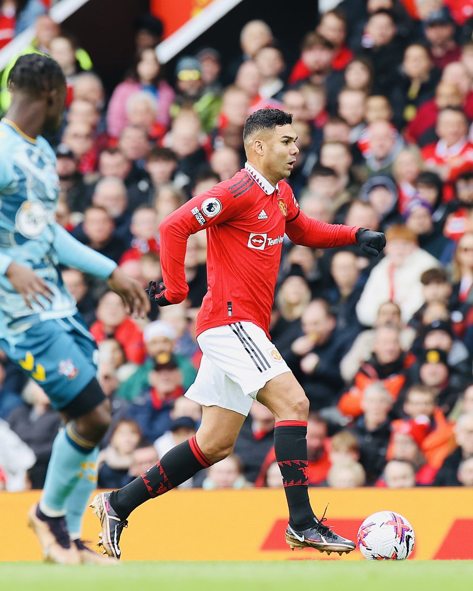 ManUtd's tweet photo. Piling on the pressure 📈 

#MUFC || #MUNSOU https://t.co/FdsDiiz5b4