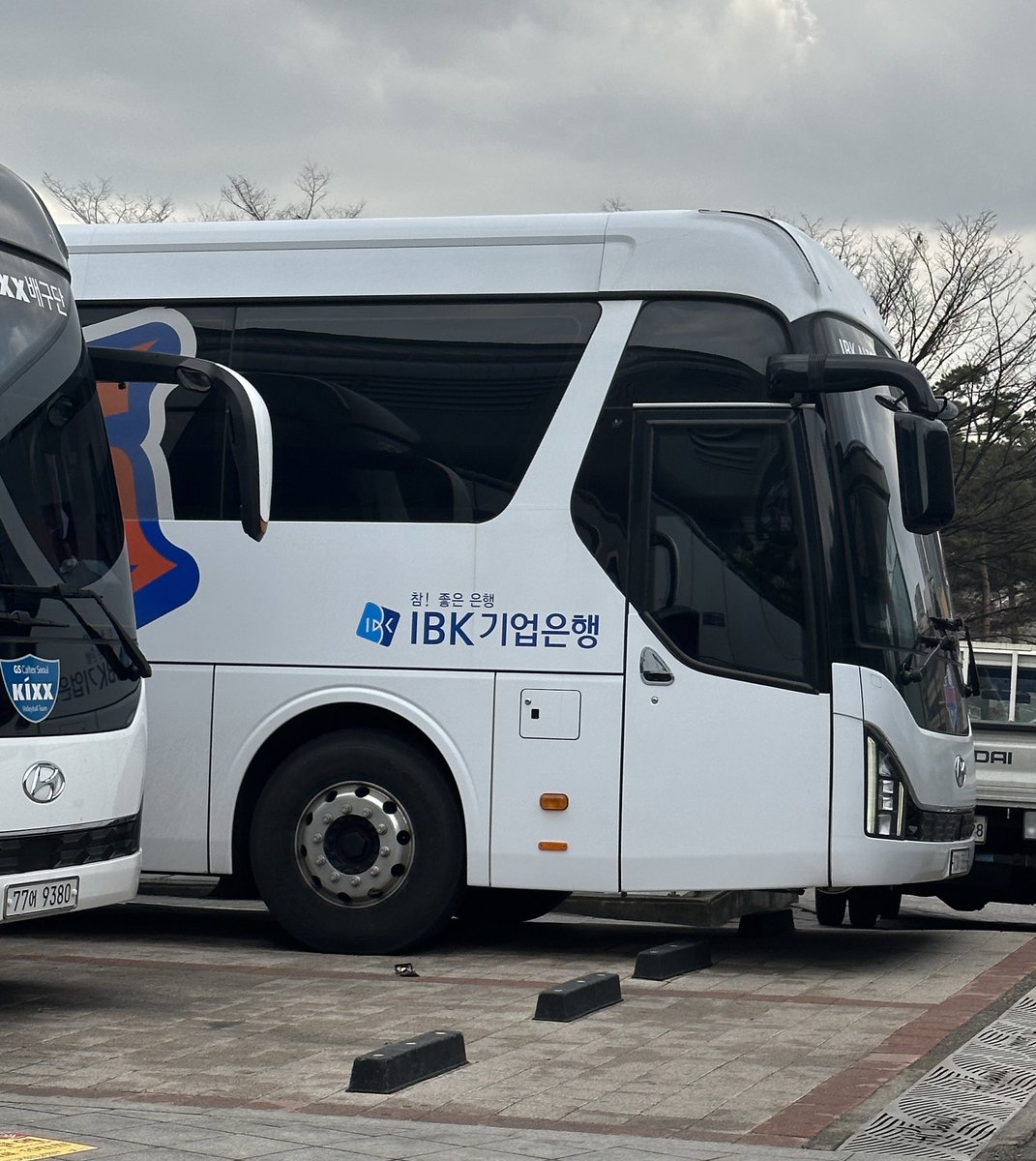 noteversaynever's tweet image. 아 기업은행 칭구들은 응원하고왔단댜🥺