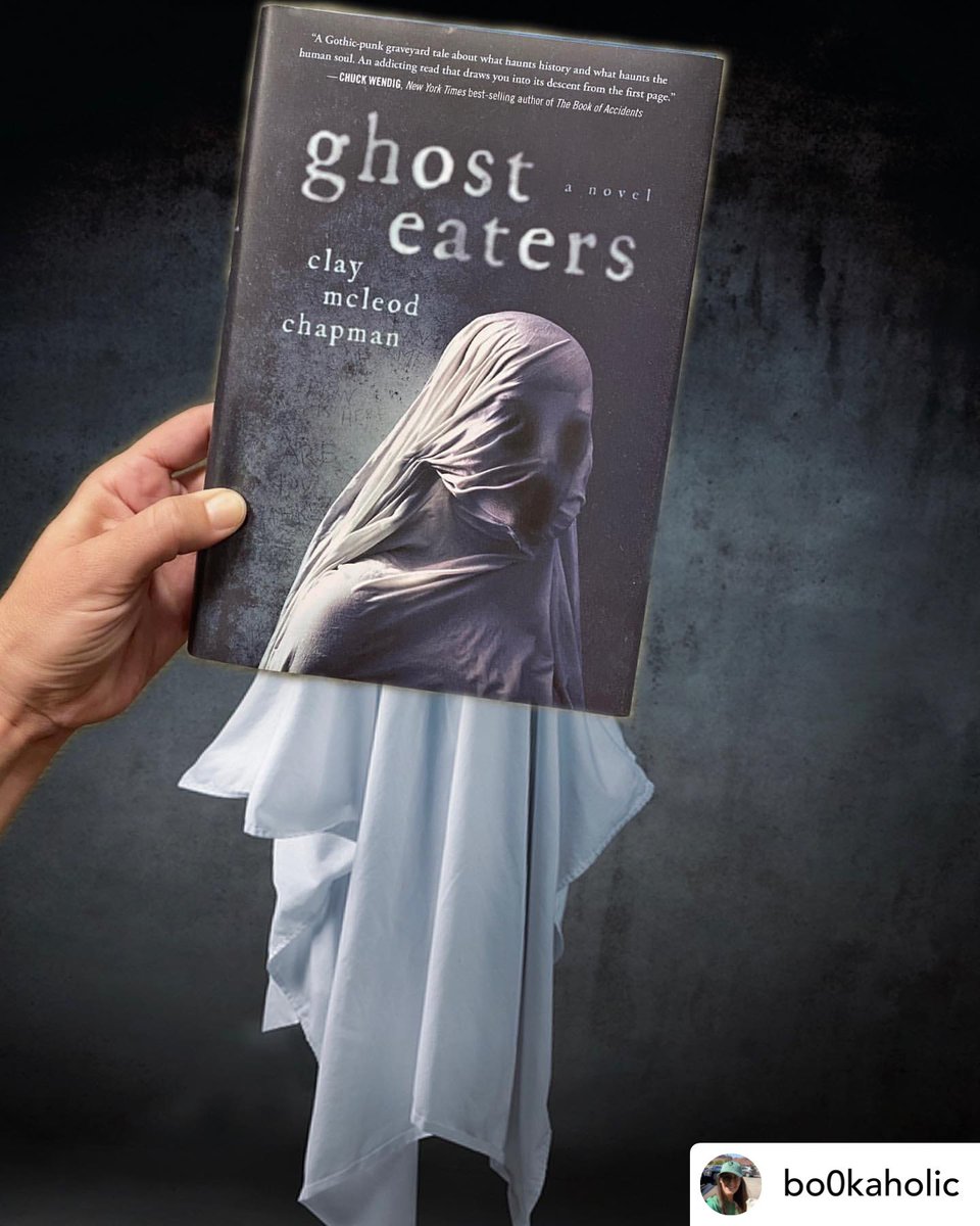 claymcleod's tweet photo. • @bo0kaholic This was a fun experience! It’s basically about a girl who uses a drug called ghost to see ghosts, It was scary and awesome. I liked the way the book explored addiction, love, and loss in a scary horror story format!!
#ghosteaters #claymcleodchapman #scaryread https://t.co/SMv2ag0BHH