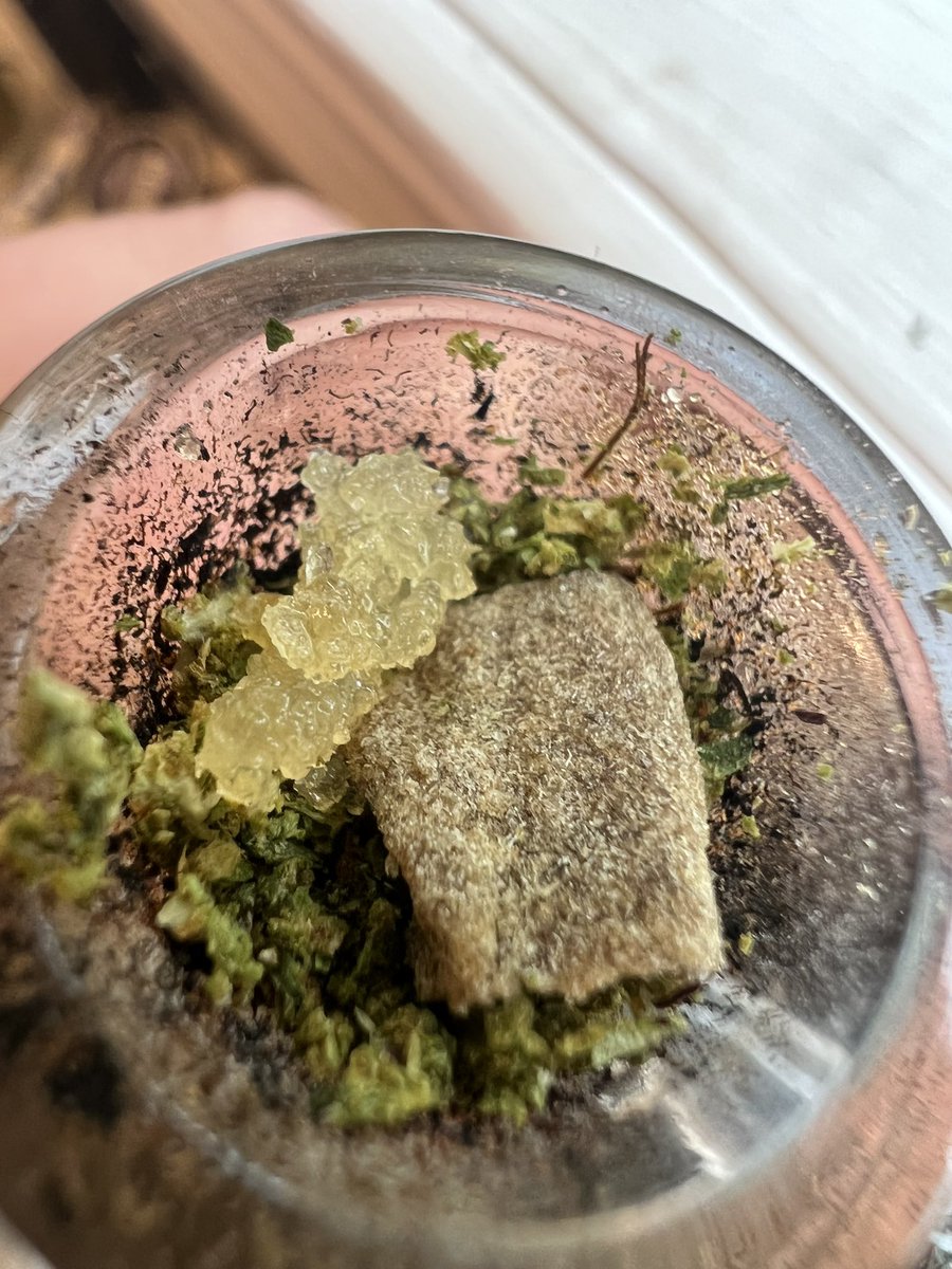 What’s in your bowl? #Mmemberville #Growmies #LiveResin #BubbleHash #CannabisCommunity