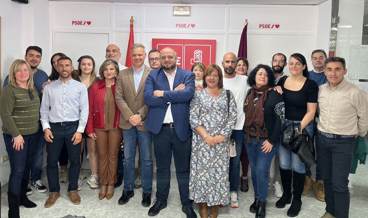 psoe_ct's tweet photo. Hemos aprobado la candidatura con la que concurriremos a las próximas elecciones municipales.
Volveremos a llevar a nuestro Ayto las ideas de la mayoría de progreso que hay en este municipio y vamos a dar voz a todos los barrios y diputaciones.
https://t.co/qWIrK5SmVe https://t.co/b5qjf9kCNK