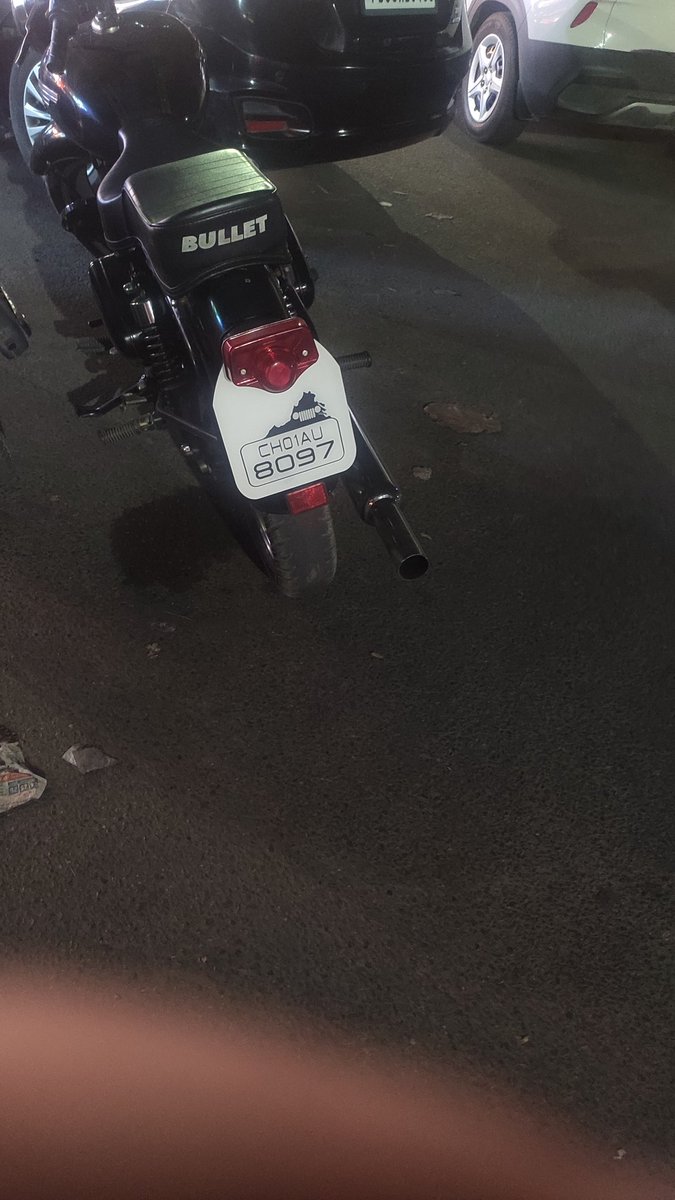 navdeepsinghind's tweet photo. @trafficchd Rider of this motorcycle driving very rash, was about to hit a woman while jumping red light. Very loud silencer and illegal number plate https://t.co/8K0c5o9h3J