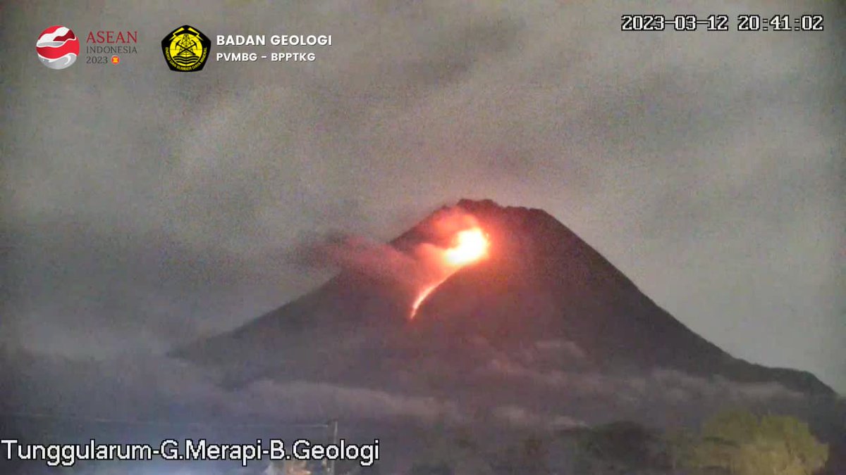 merapi_uncover's tweet photo. Info: Terjadi awan panas guguran pukul 20.40 WIB dengan jarak luncur 2000m ke arah Barat Daya (K. Bebeng)

#MerapiSiaga
#AktivitasMerapi https://t.co/sIqfctQnLU