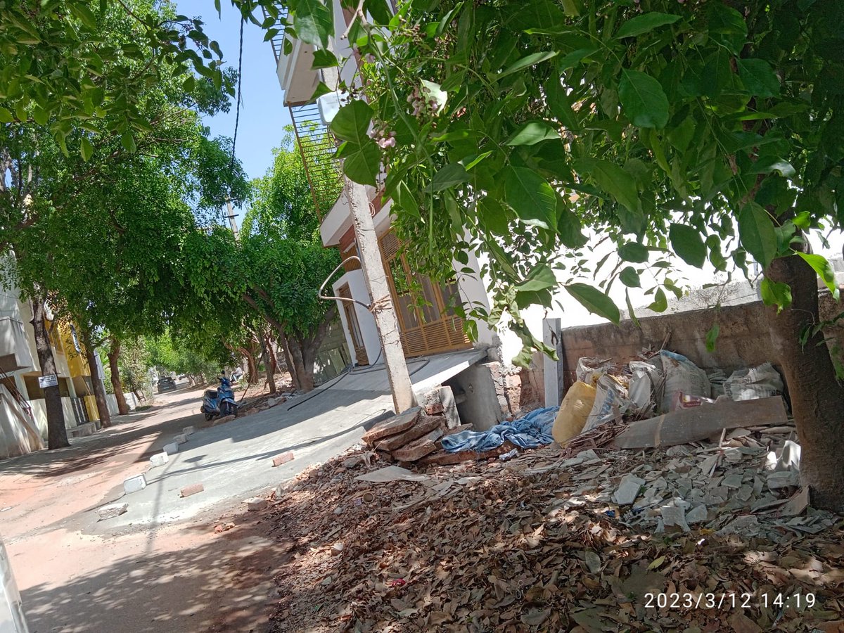 forpublicissues's tweet photo. Is everybody a law unto himself in Bangalore?

Slope in front of the house covers more than 50% of road.

Loc - 6th B Main Rd, M.C.E.C.H.S. Layout 1st Phase, RK Hegde Nagar, Bengaluru, Karnataka 560077

@BPACofficial @BCLIPAlumni @BangaloreMirror @BangaloreTimes1 https://t.co/f1o5LlXXir