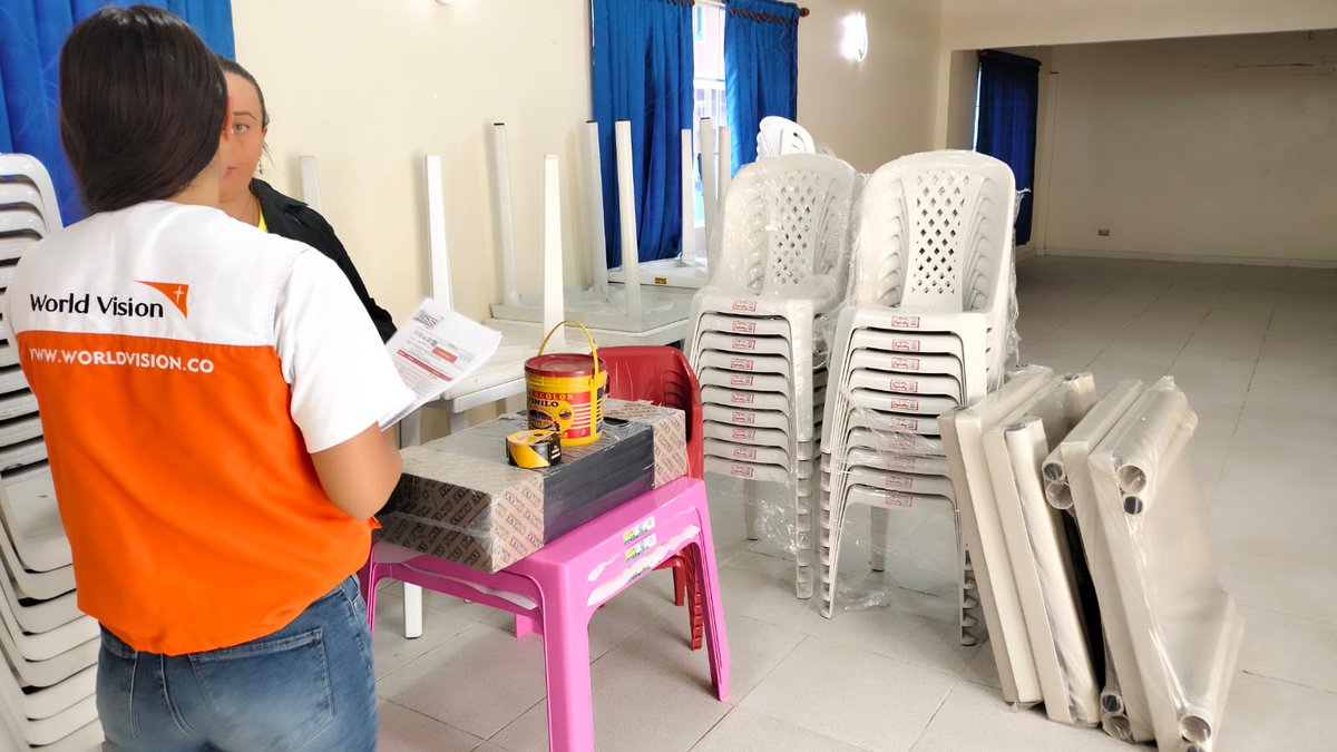 WorldVisionCO's tweet photo. ¡Para celebrar! En #Soacha, se hizo entrega de sillas y mesas en siete espacios entre fundaciones, instituciones educativas, espacios comunales y OBF, en donde niños y adultos se verán beneficiados con su aprovechamientos. Gracias @USAIDSavesLives #VenEsperanza https://t.co/ip5qmIUlVh