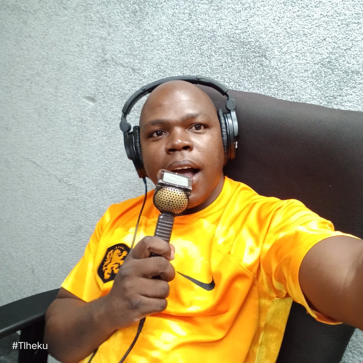 3DCommentator's tweet photo. #Tlheku..... I'm your host to dish out yet another exciting radio broadcast. 

Kaizer Chiefs vs Casric stars

📻 @Munghana
🕕 18h00

Wena u famba Na Mani Loko swiri so, remember.... it's David vs Goliath #NedbankCup2023 https://t.co/XOVamvV0V4
