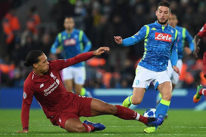 Red Card                         No Red card 

Liverpool privileges🤫🤷🏻‍♂️