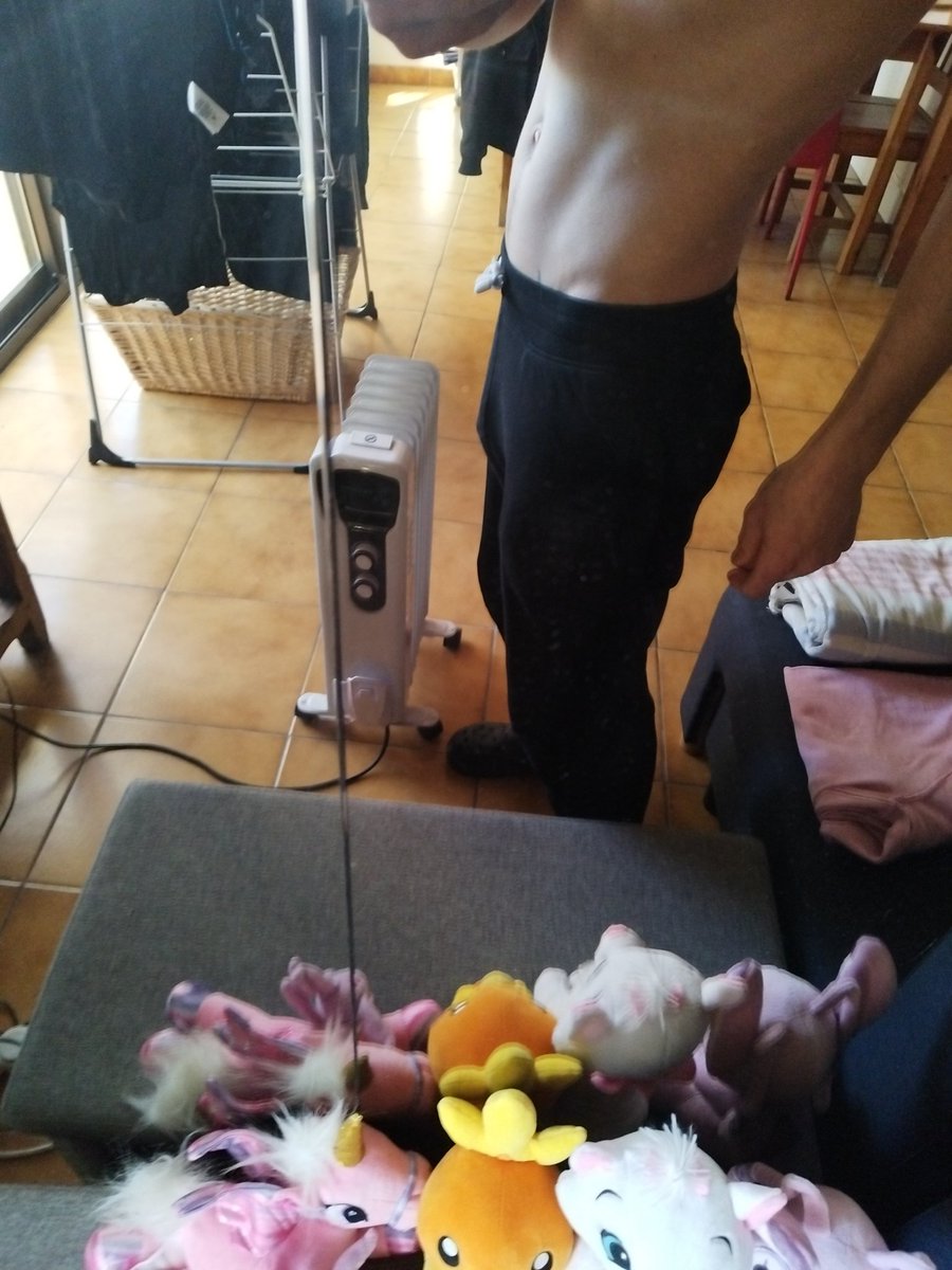 MJerem06's tweet photo. #joggingnoir #onvoit #lesformes #jadore https://t.co/28yDWg4bGv