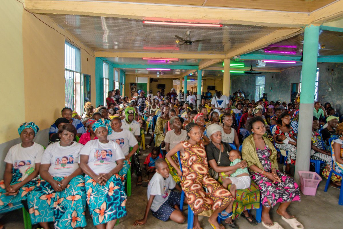 aadc_officiel's tweet photo. *AADC|KINSHASA|* 11 /mars/
Élections 2023: AADC Serpent de MOÏSE✌️HUGUETTE BAYALUKA installe 2 quartiers à masina; MAFUTAKIZOLA et MANDIANGU
AADC! Victoire ✌️! Victoire ✌️! Victoire ✌️!
@fatshi13
@Presidence_RDC 
@dkadimaofficiel 
@lusakuenoc 
@IsralMutombo11 
@senatrdc https://t.co/AfCYJwZDe0