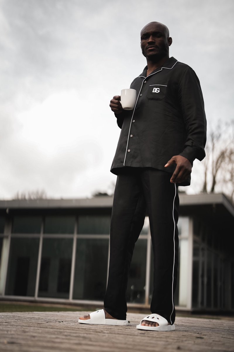 USMAN84kg's tweet photo. BY THE COUNTRYSIDE 😏☕️ 

#MARCH18TH #UFC286 #LONDON #ANDNEW https://t.co/AXFUuEdh29