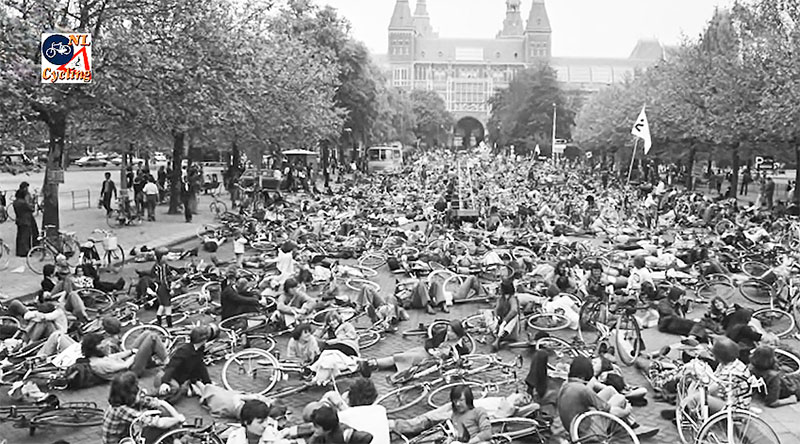 Ik vraag me af of @MinPres nog enige herinnering heeft aan hoe Nederland aan al die fietspaden is gekomen

#StopDeKinderMoord

En ja dat is het Rijks en ja dat was een snelweg