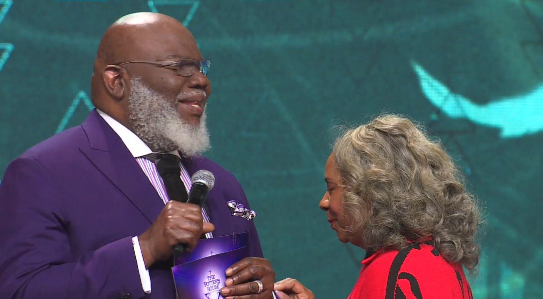 AprilHackert's tweet image. Walking it out for all to see. 

@FirstLadyJakes @BishopJakes @TPHDallas #SundayMorning #TDJOnline #TPHOnline 🌷