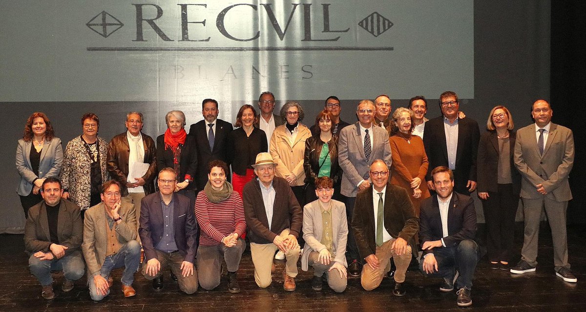 Blanes_cat's tweet photo. Notícia: Lliurats els 59ens #PremisRecvll Les guanyadores de Narrativa i Teatre són mare i filla: Maria Martí i Laura Masmiquel Completen el palmarès Josep Masats (Poesia), Jaume Planas (Periodisme), Gemma Busquets (Retrat Literari) i Naiara Burke (Cançó)
https://t.co/mEmpUb3SJi https://t.co/5uVky1vktG