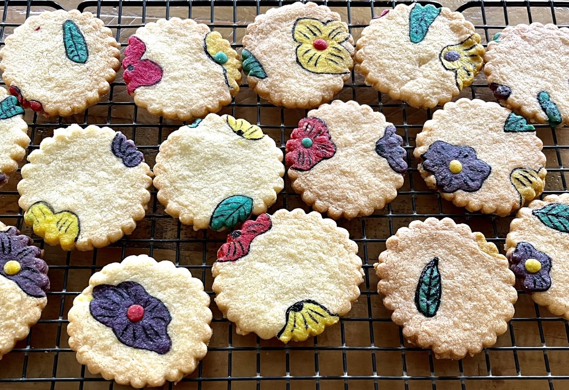 jennstride's tweet photo. Patterned sugar cookies https://t.co/tt6VspZ9Qk