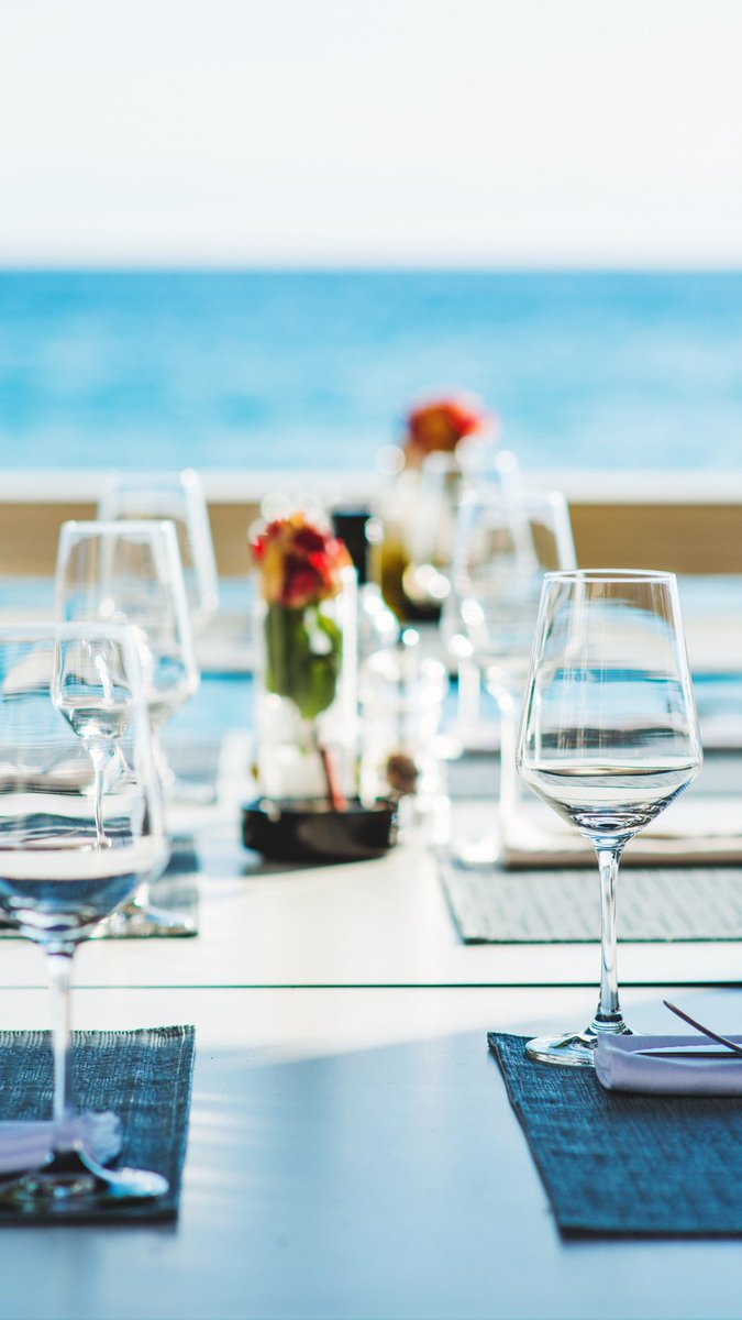 eHomGroup's tweet image. Best OC #Waterfront #Restaurants with Gorgeous #Views 
 
#OrangeCounty is known for its beautiful #scenery. Combine that with #food and you’ve got the perfect #lunch or #dinner #date! Check out our #blog to #discover some of the best waterfront #view #restaurants in the #OC.