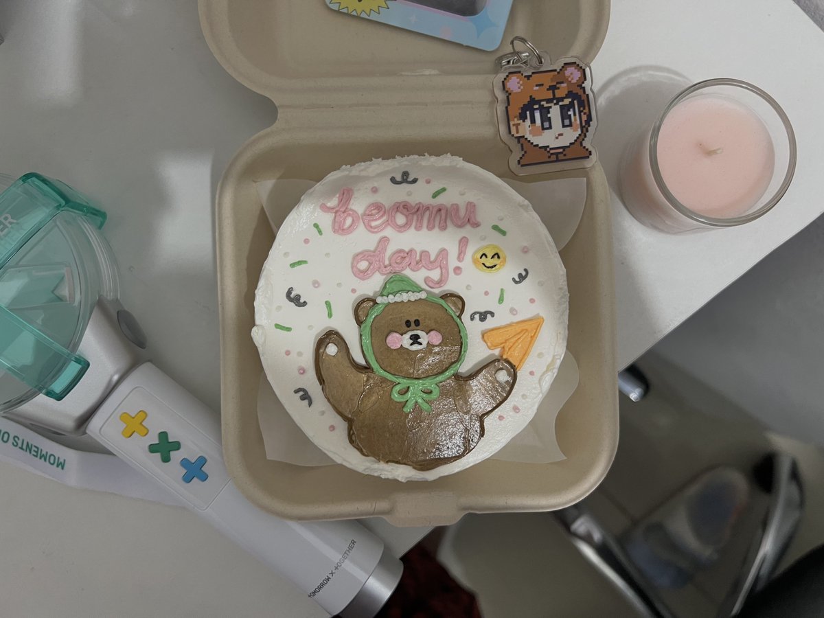0X1YNJN's tweet photo. my little beomu bear cake with his special little orange plane 🫶🏻 

HAPPY BIRTHDAY BEOMGYU

#BeomgyuOurStageGenius
#스물셋_범규가_피워낸_봄의_흔적
#暖かい春の妖精ボムギュ https://t.co/TGxtu6bzfe