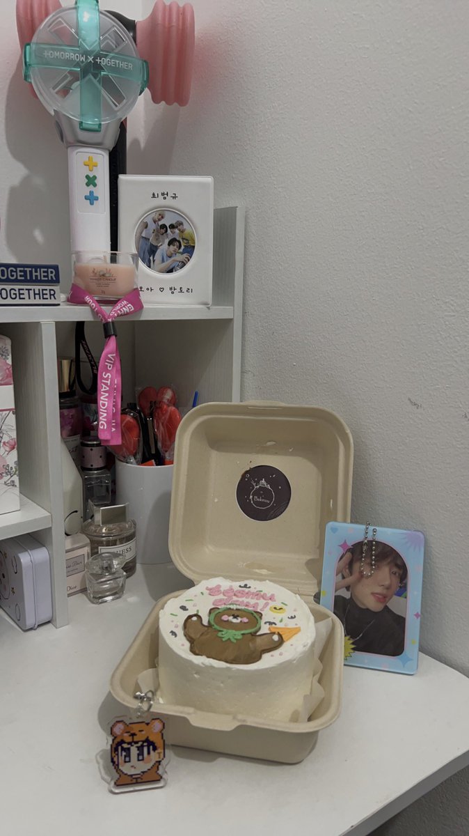 0X1YNJN's tweet photo. my little beomu bear cake with his special little orange plane 🫶🏻 

HAPPY BIRTHDAY BEOMGYU

#BeomgyuOurStageGenius
#스물셋_범규가_피워낸_봄의_흔적
#暖かい春の妖精ボムギュ https://t.co/TGxtu6bzfe