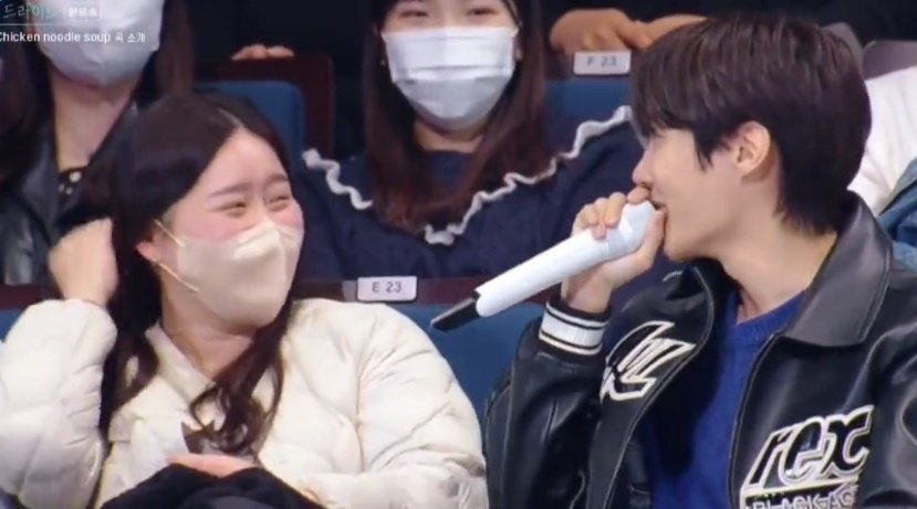 taebokkiii's tweet image. If hobi looks at me like that i will surely pass out right there and then 😭