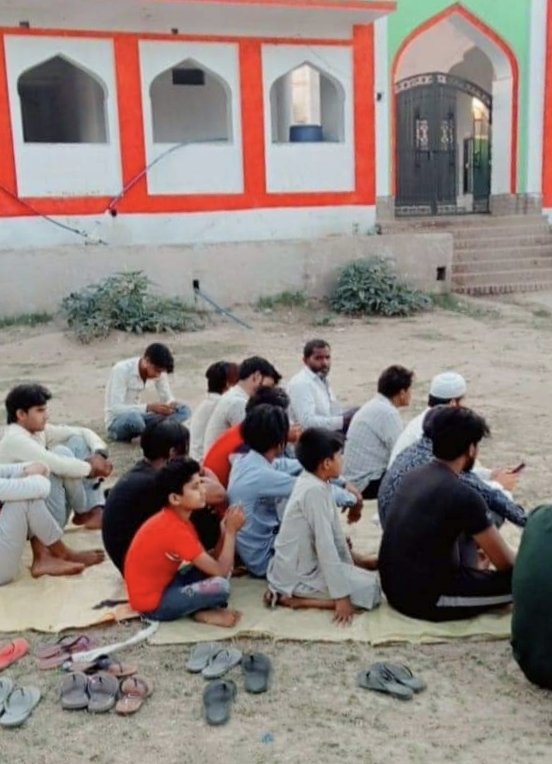 mewatkalaajkal's tweet photo. नासिर और जुनैद हत्याकांड में अभी तक आरोपियों की गिरफ्तारी नहीं होने के कारण पीड़ित परिवार ने इंसाफ़ की मांग करते हुए दोबारा धरना प्रदर्शन शुरू कर दिया।
#Justice_for_Nasir_junaid 
#JusticeForNasirJunaid
#Justice_For_Nasir_Junaid https://t.co/nOAl07jLxu