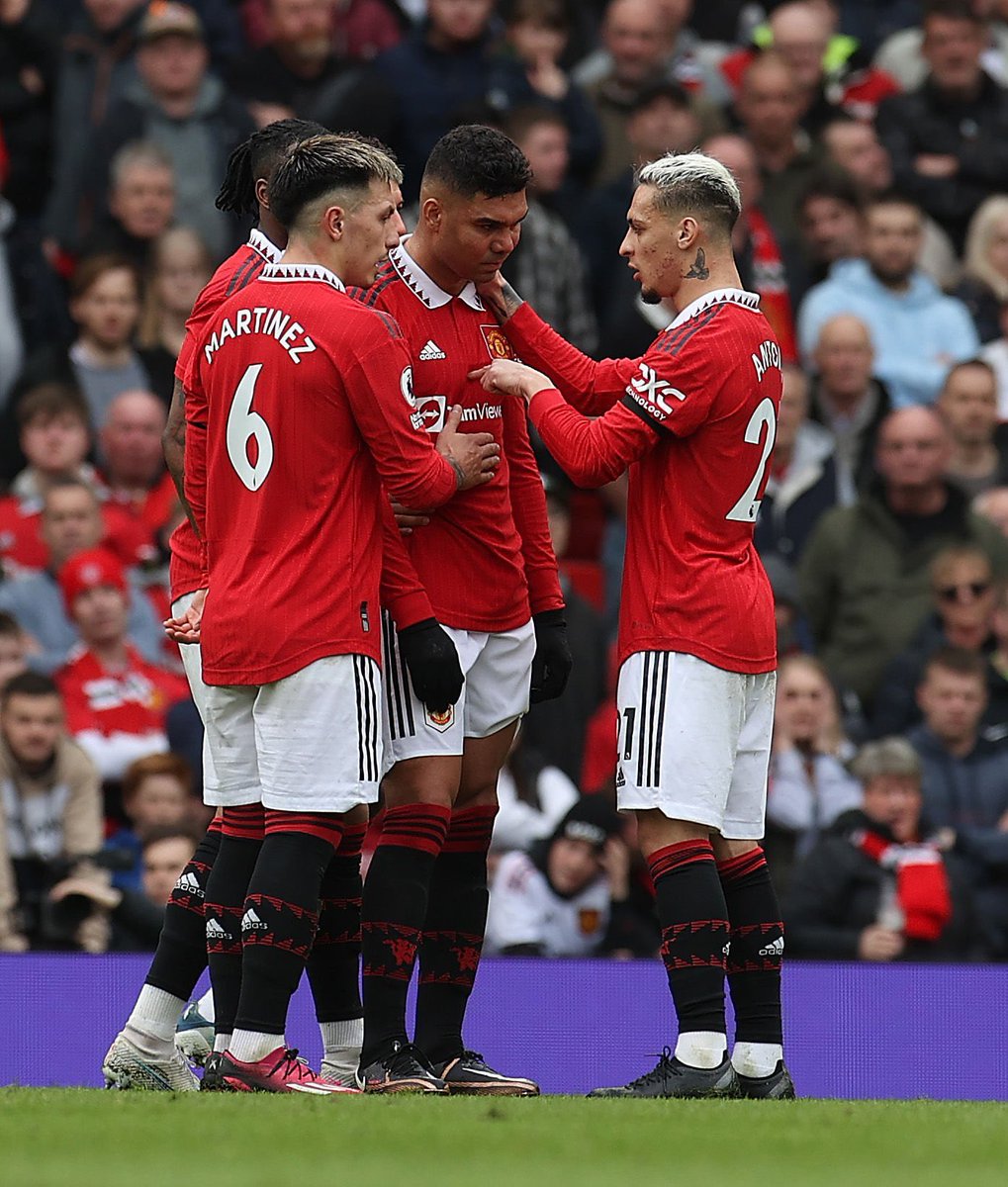 's tweet image. Red card…YES/NO?