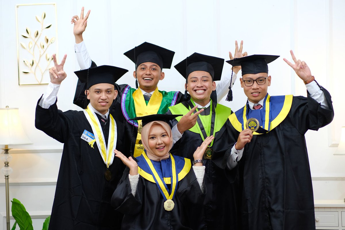 Alhamdulillah Selesai semua yey! #fotogrub #wisuda #saudara