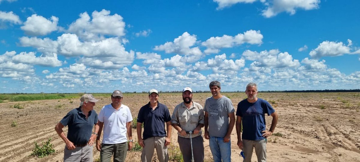Para mi el potencial agrícola de Formosa es inconmensurable. 
Es el único lugar del país donde sobran campos y hacen falta inversiones si o si de afuera. 
Hacen falta muchos ingenieros agrónomos que quieran ir a vivir a Las Lomitas. 
Estudien Agronomía! 
<a href="/jlomitas/">Juan I de Hagen</a>