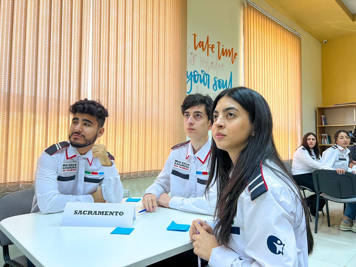 MigvolunteerAze's tweet photo. "Miqrasiya Könüllüsü" İctimai Birliyinin təşkilatçılığı və Sabunçu Gənclər Evinin təşkilati dəstəyi ilə "Parlaq Gənclik" intellektual yarışı baş tutub!🤩 

#MiqrasiyaKönüllüsü #sənfərqlisən #MKIB #ParlaqGənclik https://t.co/Z1u5AcdYAo