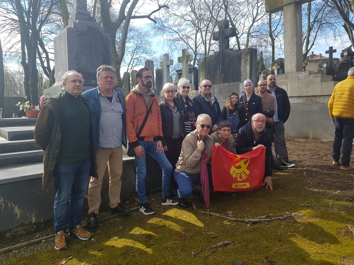 IUDonostia's tweet photo. Hoy en el acto celebrado en #Donostia en homenaje a los republicanos enterrados en el mausoleo franquista de #Polloe
Gogoan zaituztegu! Beti gogoan! ✊ https://t.co/BkTzFohVxy