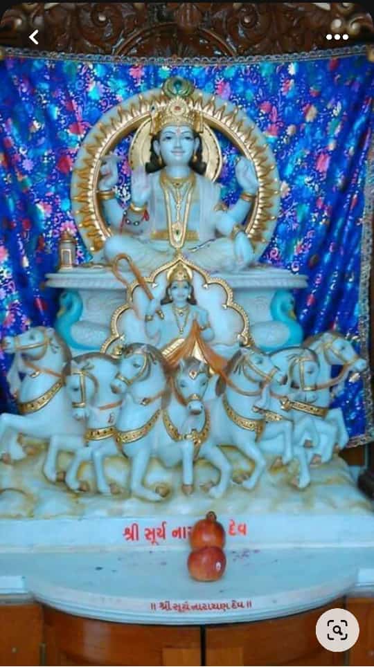 llॐ सूर्य देवाय् नमः।।

ॐ नमो उग्राय वीराय सारङ्गाय नमो नमः।
नमः पद्मप्रबोधाय प्रचण्डाय नमोऽस्तु ते॥

    ॐ आदित्याय नमः
    ॐ भास्कराय नमः