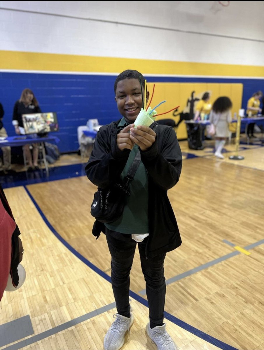 DpscdVernor's tweet photo. Vernor students at the Science Convention at Spain Elementary-Middle School.  Thanks @iteachindetroit for providing this opportunity for our students.   @Detroitk12 #scientists https://t.co/ta7haaG2si