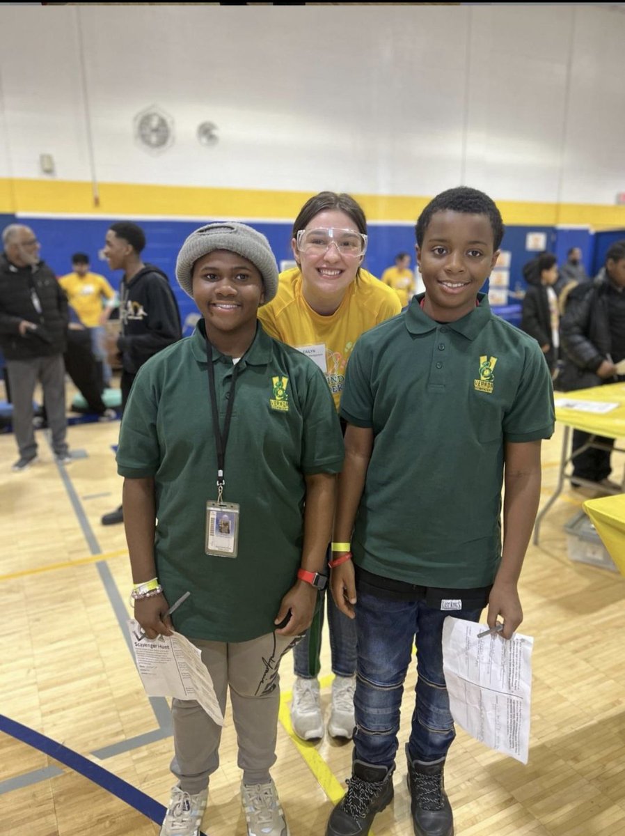Vernor students at the Science Convention at Spain Elementary-Middle School.  Thanks <a href="/iteachindetroit/">Masterteacherjeaninewilson</a> for providing this opportunity for our students.   <a href="/Detroitk12/">DPSCommunityDistrict</a> #scientists