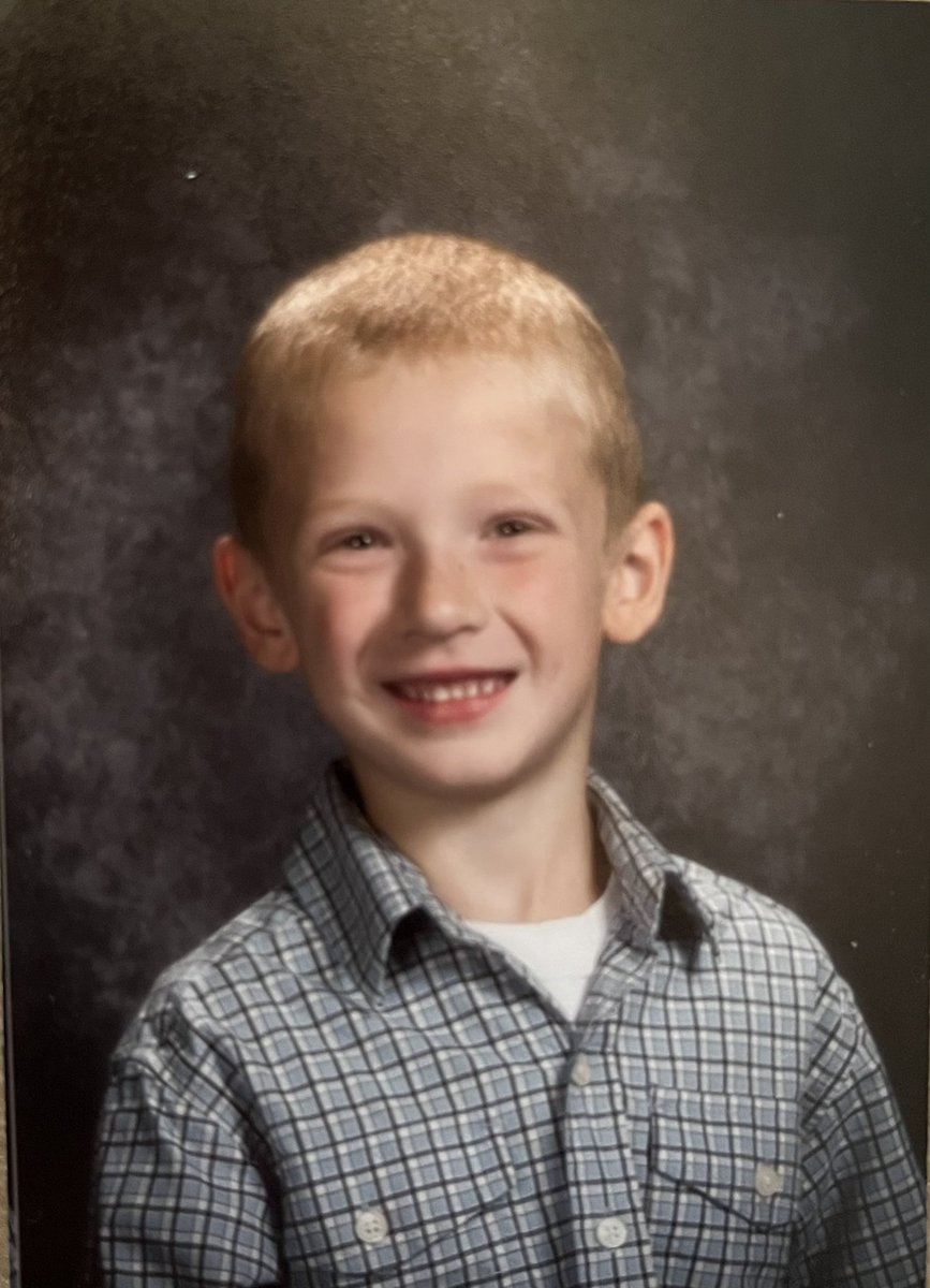 mandiroark13's tweet photo. Happy Birthday Easton!🎉🎂Hope your day is as awesome as you are. Enjoy your day❤️ https://t.co/V4MXBMxXwr