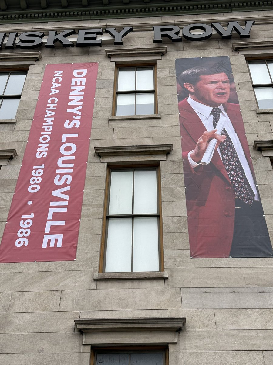 terrymeiners's tweet photo. The new Denny Crum #HometownHeroes banner is up. It’s on the Whiskey Row Lofts building adjacent to @kfc_yumcenter 🏆🏆
📍 dedication ceremony at 2 PM today in the lobby of the Yum Center #GoCards #GLPF @LouisvilleMBB #DowntownLouisville #DennysLouisville https://t.co/diXnsPJxpy