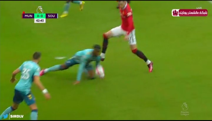UTDDeng's tweet photo. It's really getting ridiculous how referees treat United... https://t.co/4BDAqPfhIB