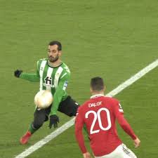 UTDDeng's tweet photo. It's really getting ridiculous how referees treat United... https://t.co/4BDAqPfhIB