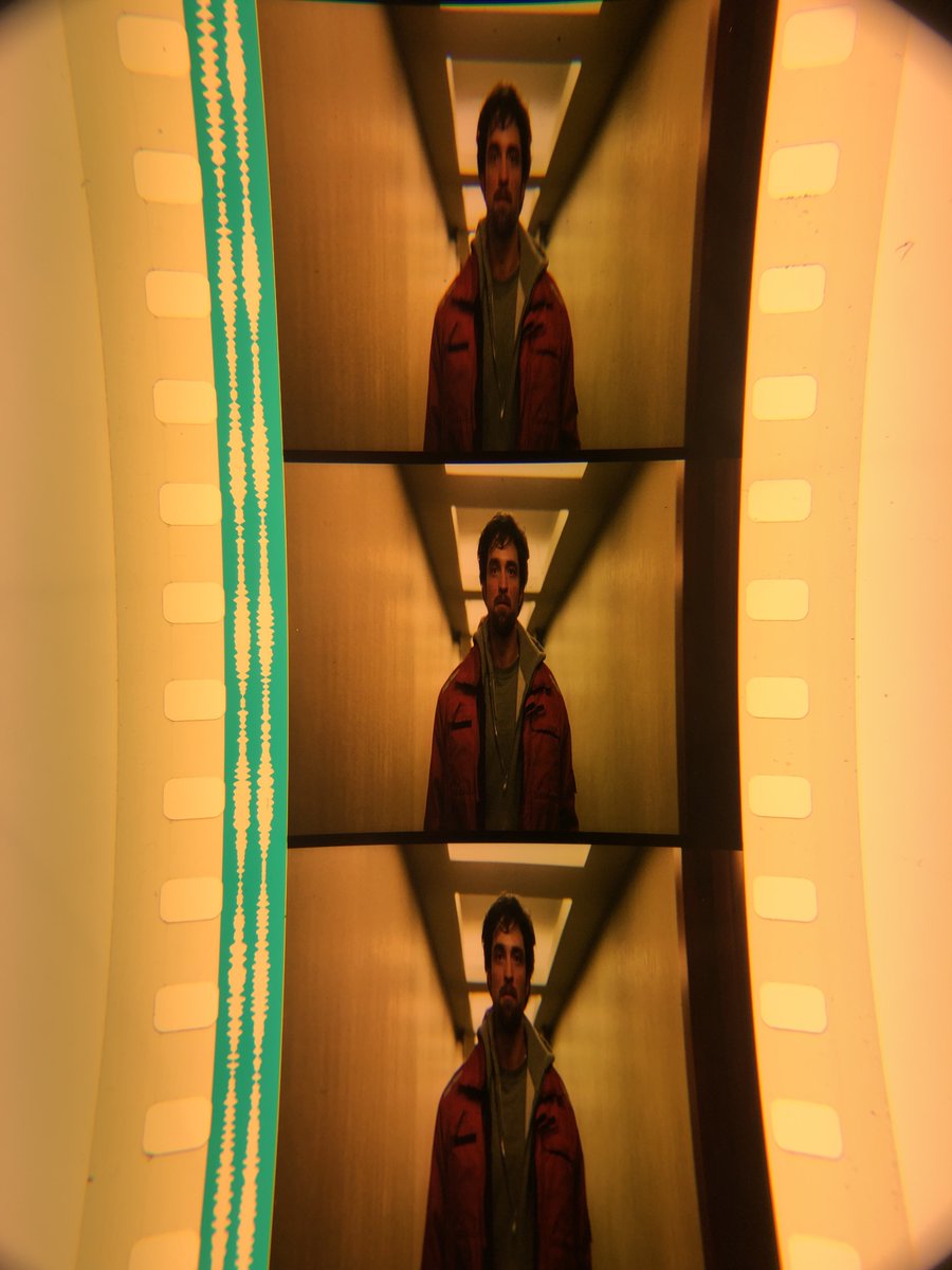 Robert Pattinson stars in the Safdie brothers’ GOOD TIME, on 35mm Tuesday at Nitehawk Prospect Park in our DOWN THE RABBIT HOLE series: nitehawkcinema.com/prospectpark/m…