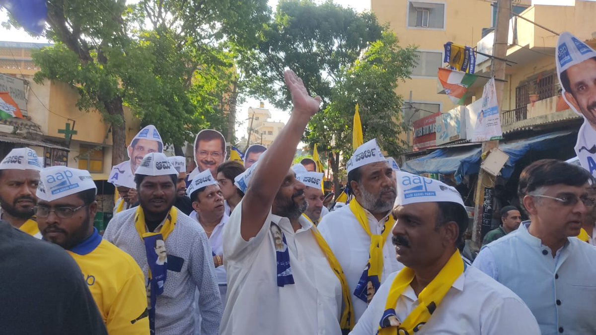 aapkaprithvi's tweet photo. ಸರ್ವಜ್ಞನಗರದಲ್ಲಿ ಇಂದು ಪಾದಯಾತ್ರೆ !
ನಿಮ್ಮ ಪ್ರೀತಿಗೆ ಧನ್ಯವಾದಗಳು 🙏
Padayatre today in Sarvagnanagar  !
Thank you for your love 🙏

@AAPKarnataka 
@AAPBangalore https://t.co/7HtLh99fH5