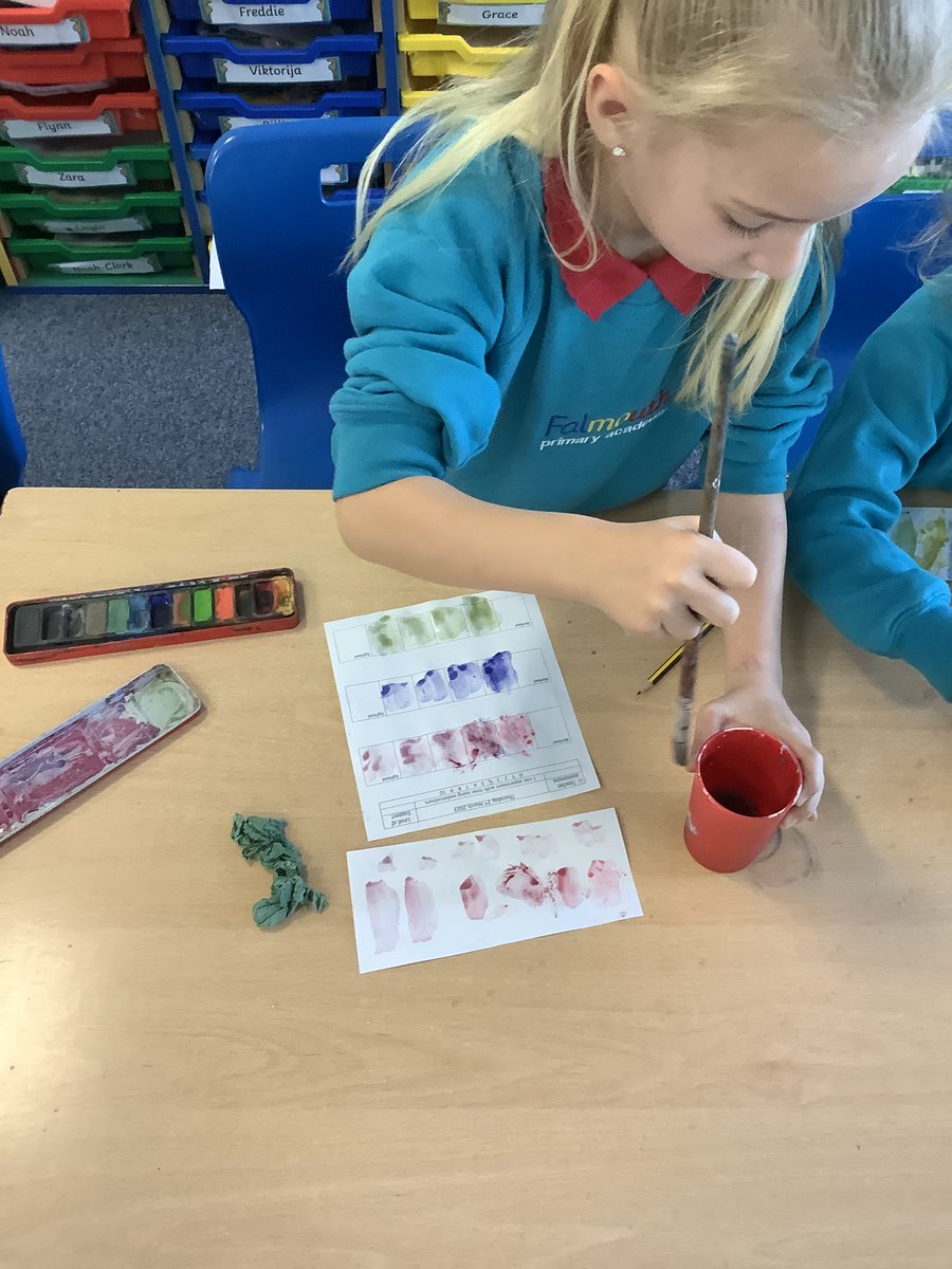 FalmouthPrimary's tweet image. Seahorse Class have been practising with watercolour paints to #create seascape paintings. They #experimented with different tones and then used their observations to make beautiful seascape pieces of #art. #YoungArtists #CreativeLearning