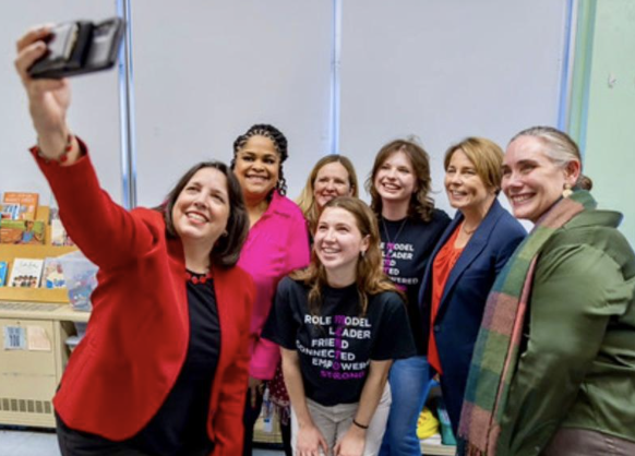 ErinforBoston's tweet photo. I celebrated International Women's Day with @MassGovernor  @KimDriscollMA  &amp; girls from the Hurley School in the @SWSGBoston  after school program. These girls are smart, strong  &amp; ambitious &amp; they have bright futures ahead of them!
#comingtogether #actionnotjustwords #bospoli https://t.co/7n3bhEuWKk
