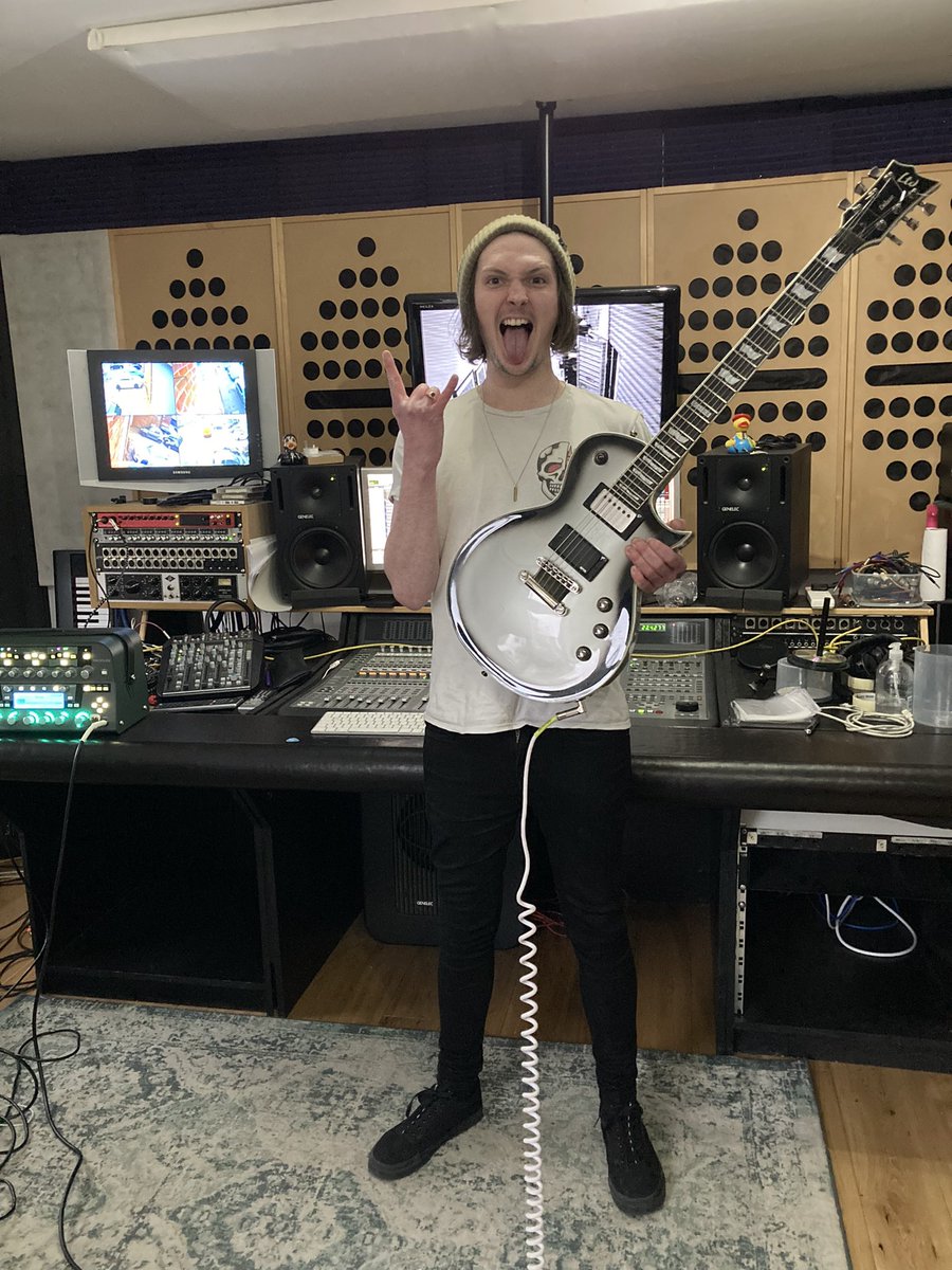 SoMOfficialUK's tweet photo. Ash finished all his guitar parts today, which means the EP is now officially recorded 🙌🏻 stay posted for mixing mastering and release updates 😁 https://t.co/uG1aTSzFJ7