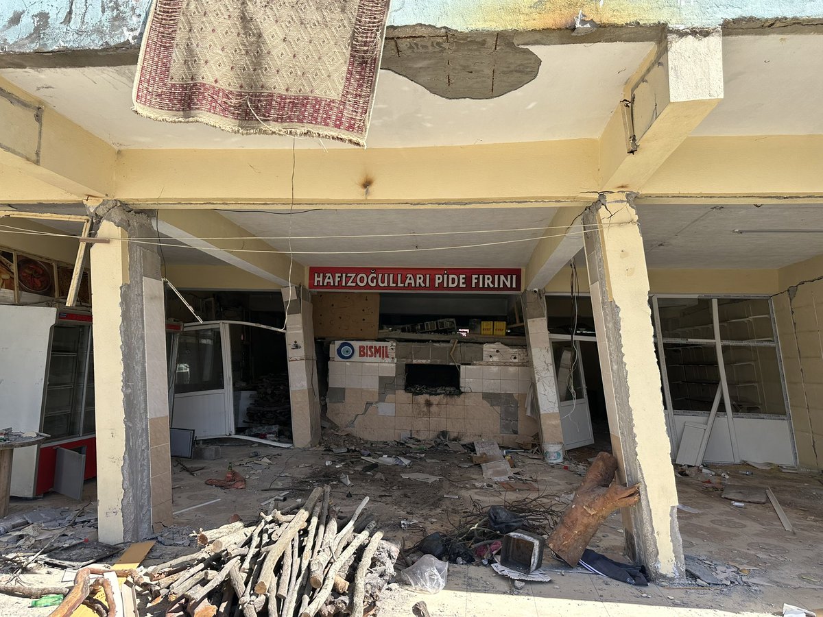 hibrahimpolat's tweet photo. ...

Enkaz altından çıkarılmayan anılara yurt oldu bu kadim topraklar! 

Öyle işte! Evler, vadiler, denizler yiter.

İnsan bir anımsayıştır. https://t.co/VUr62lA41I